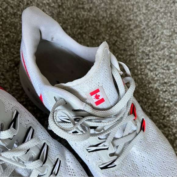 Women’s Size 8.5 Nike Zoom Canada Sneakers - Picture 6 of 6